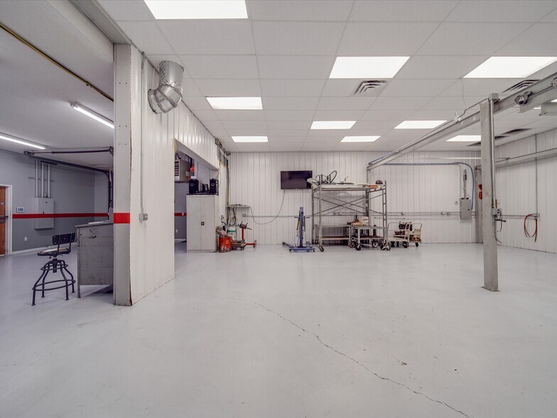 More Photos Of 4400 Republic Ct, Concord Warehouse For Lease