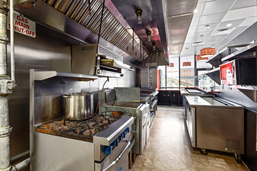 More Photos Of 225 95th St, Surfside Storefront For Lease