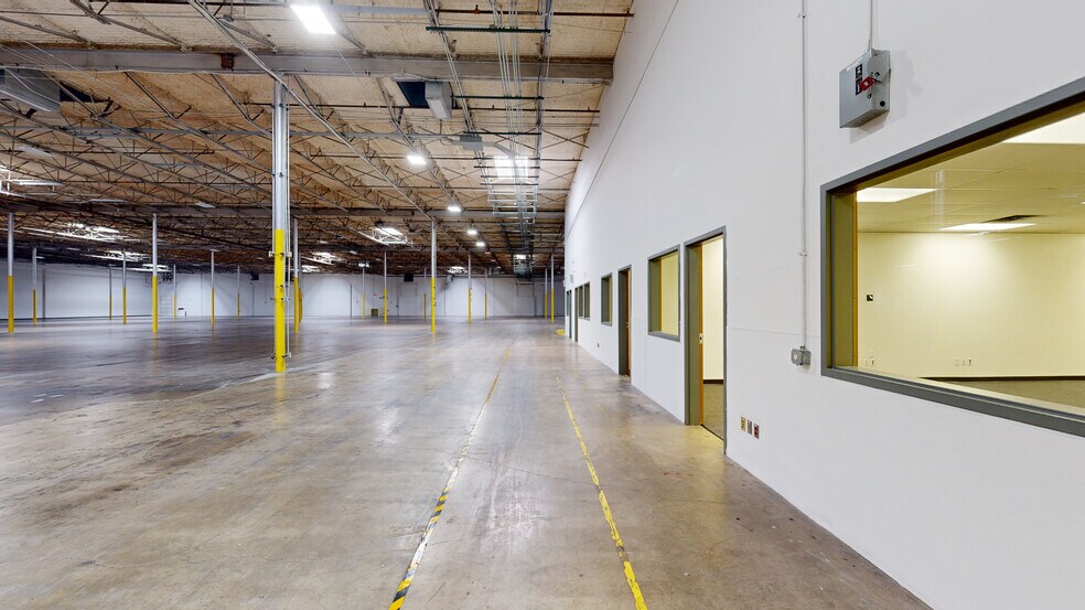 More Photos Of 3510 Pipestone Rd, Dallas Distribution For Lease