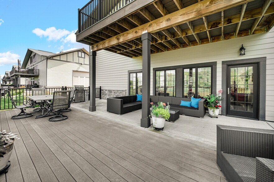 More Photos Of 2108-2260 Ferry Rd, Naperville Showroom For Sale