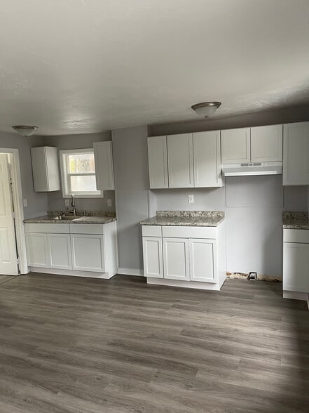 More Photos Of 1386 E 43rd St, Cleveland Specialty For Sale
