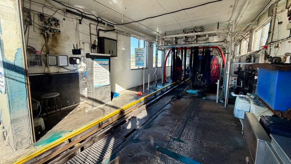 More Photos Of 700 Tamiami Trl S, Venice Carwash For Sale