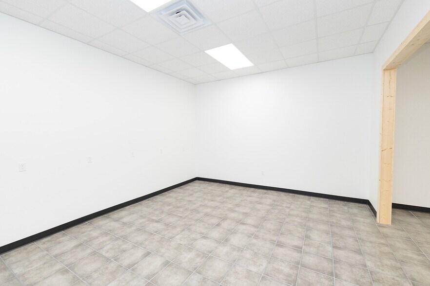 More Photos Of 2234 S Oliver St, Wichita Freestanding For Sale