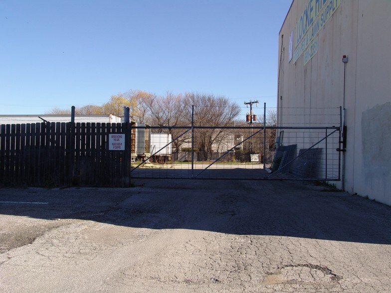 More Photos Of 4927 Golden Quail, San Antonio Distribution For Sale
