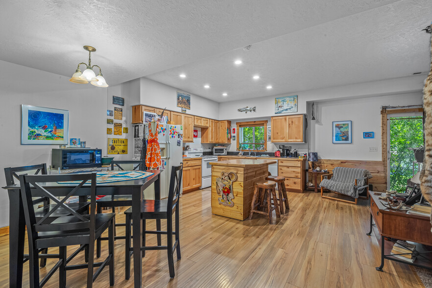 More Photos Of 302 Berger St, Riggins Apartments For Sale