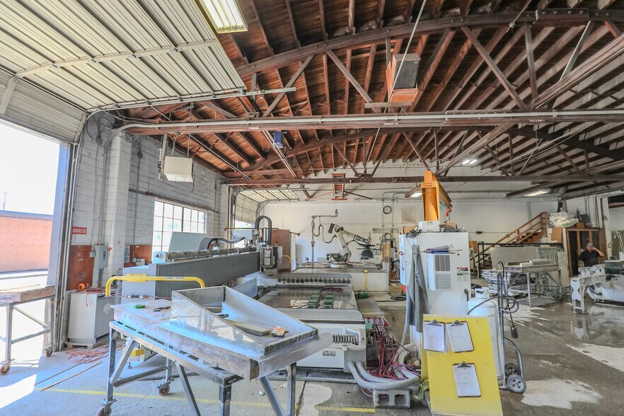 More Photos Of 403 NE Winchester St, Roseburg Freestanding For Sale