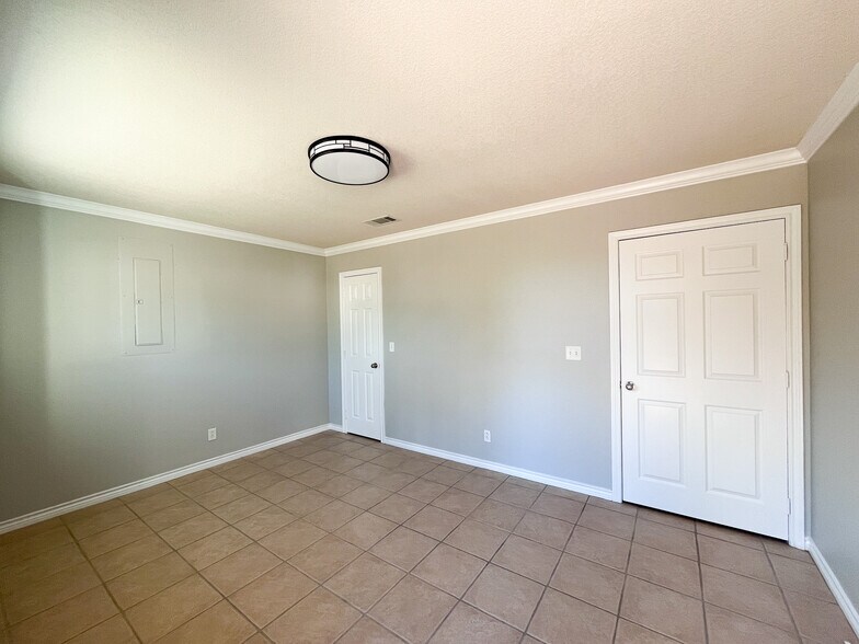 More Photos Of 4323 Alexis Ct, College Station Warehouse For Lease