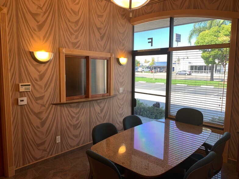 More Photos Of 2800 S Main St, Santa Ana Warehouse For Sale