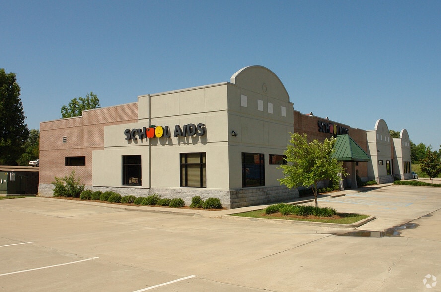 Primary Photo Of 301 Orchard Ct, Ridgeland Freestanding For Sale