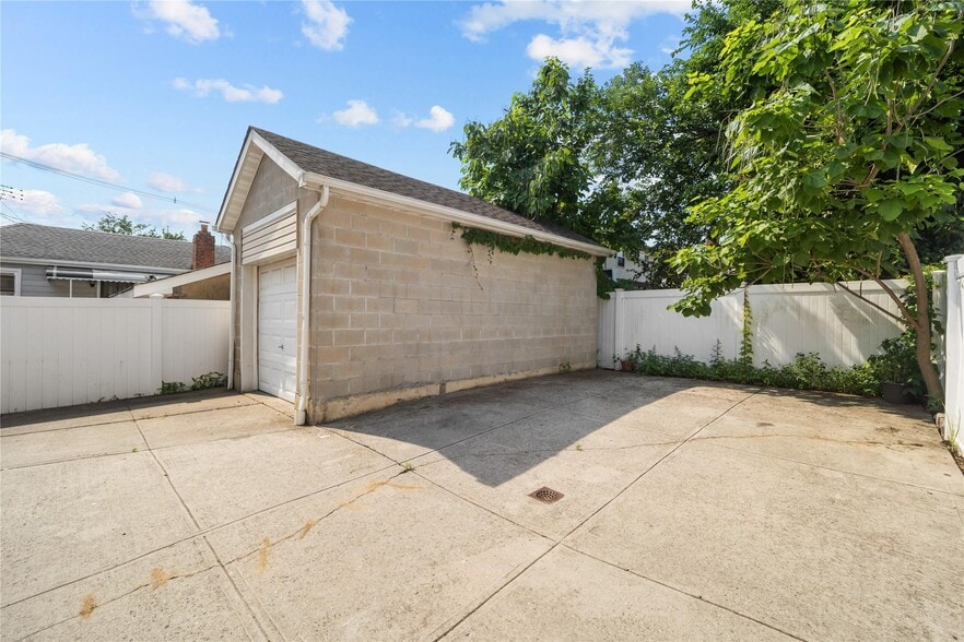 More Photos Of 22612 146th Ave, Springfield Gardens Multifamily For Sale