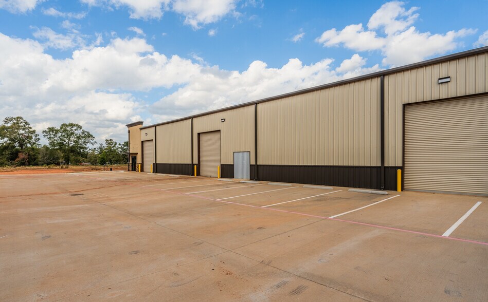 More Photos Of 30130 Dobbin Huffsmith Rd, Magnolia Distribution For Sale