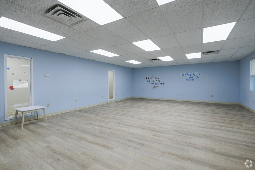 More Photos Of 2333 Morris Ave, Union Township Unknown For Lease