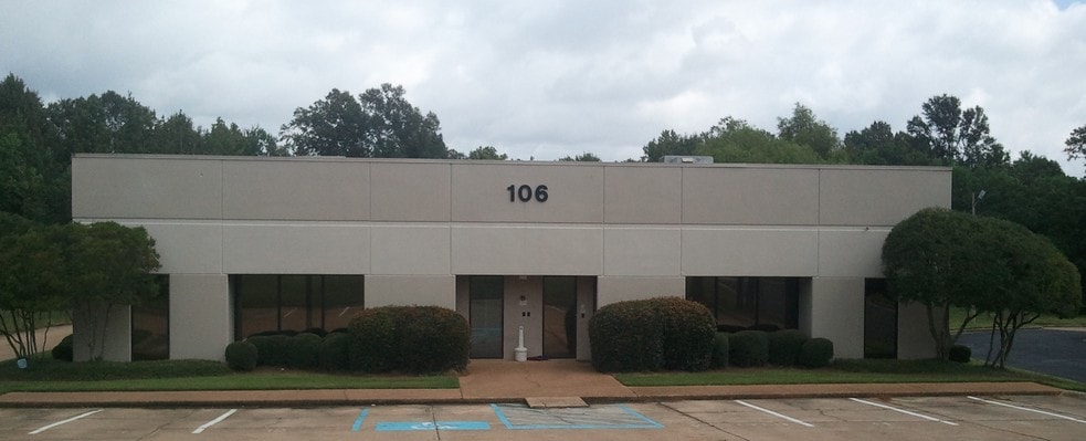 More Photos Of 100 - 104 Business Park Dr, Ridgeland Office For Sale