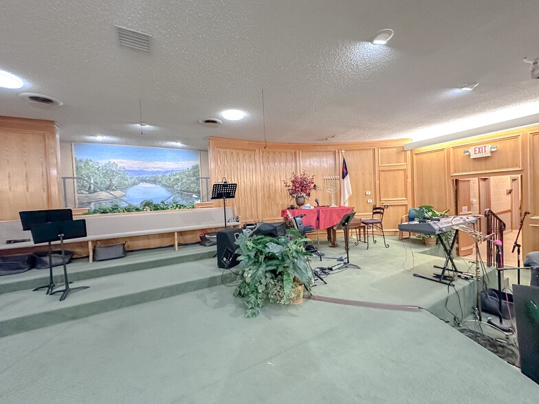 More Photos Of 2833 W Main St, Jenks Religious Facility For Sale