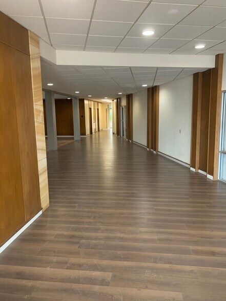 More Photos Of 598 Westwood Dr, Abilene Office For Sale