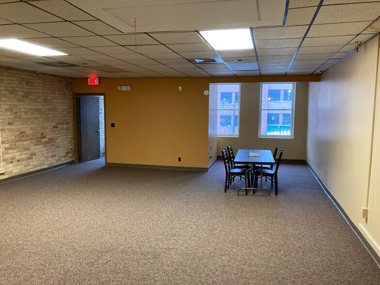 More Photos Of 118 E Superior St, Duluth Storefront Retail Office For Sale