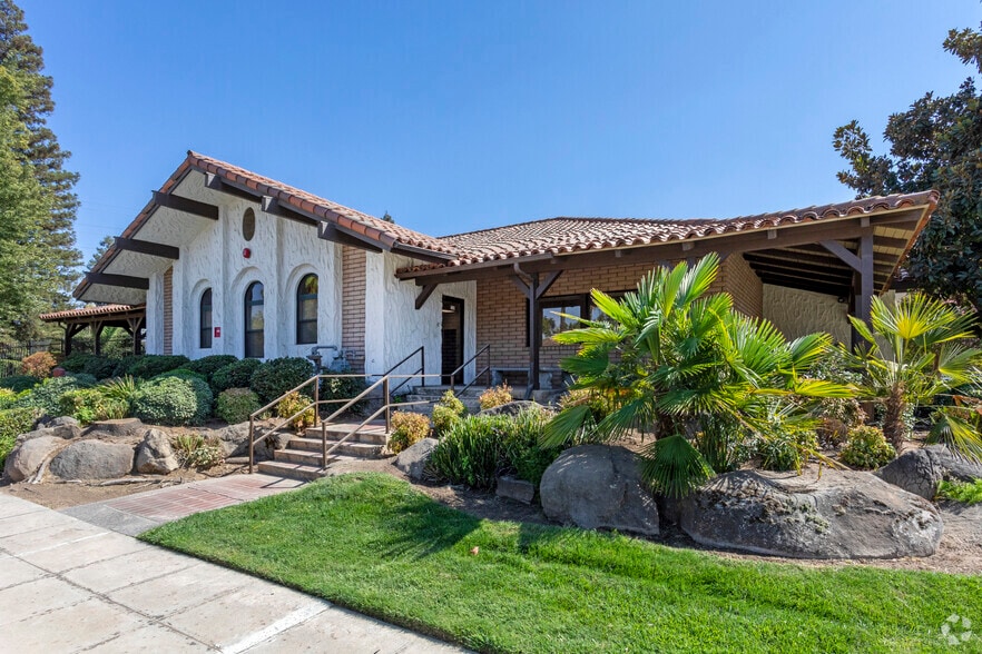 Primary Photo Of 7170 N Financial Dr, Fresno Office For Lease