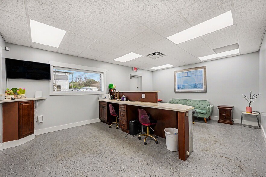 More Photos Of 215 Irvan Ct NW, Concord Flex For Lease