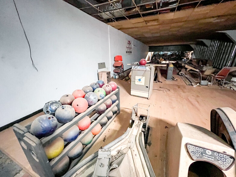 More Photos Of 3920 W Wall St, Midland Bowling Alley For Sale