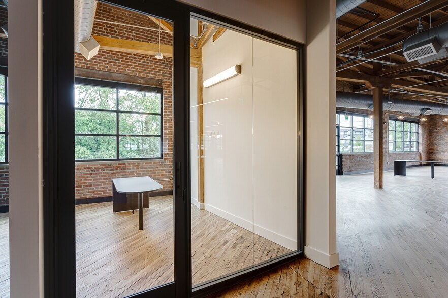 More Photos Of 706 19th Ave N, Nashville Office For Lease