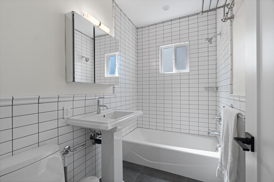 More Photos Of 705 6th Ave, Venice Apartments For Sale