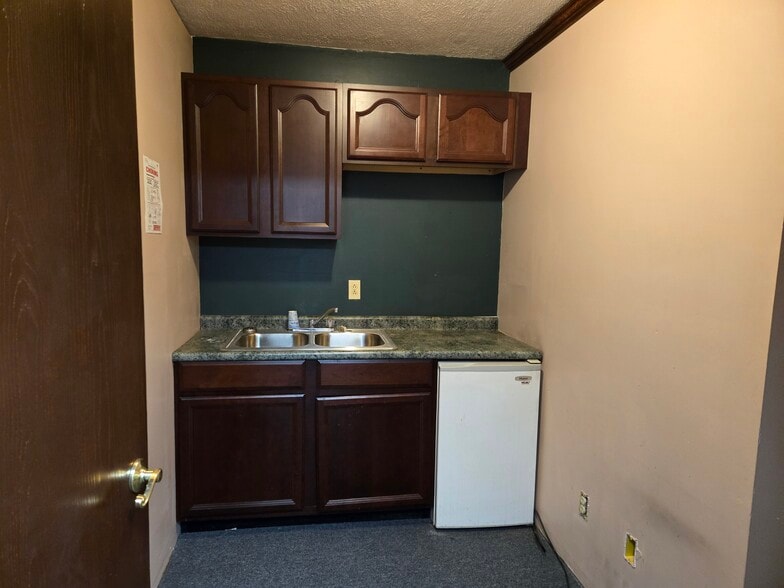 More Photos Of 1130 E Main St, Carbondale Storefront Retail Office For Lease