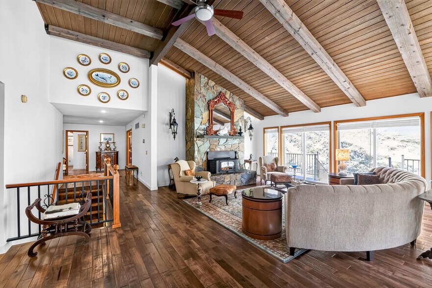 More Photos Of 420-422 Main Street St, Riggins Specialty For Sale