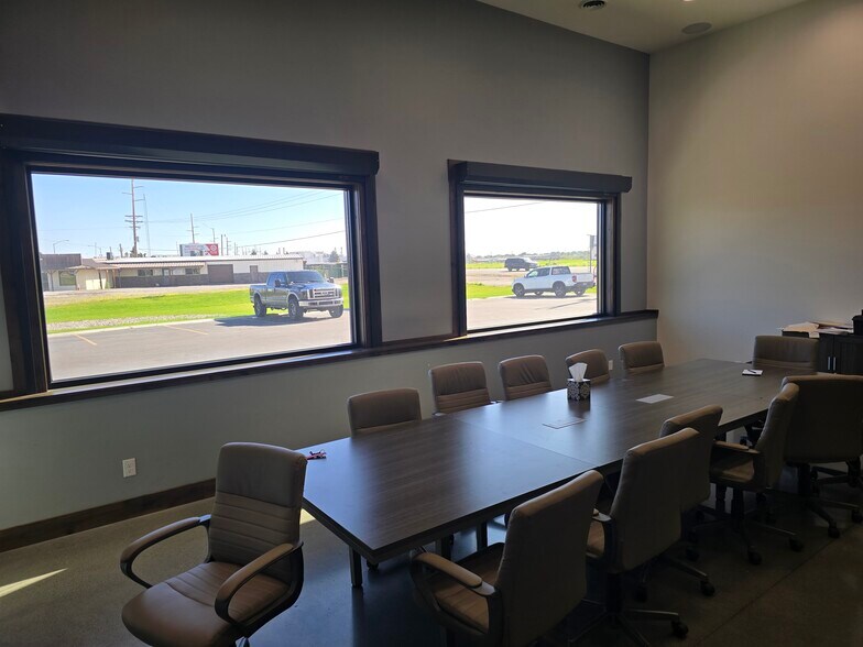 More Photos Of 870 N 2nd E, Rexburg General Retail For Lease