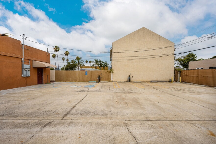 More Photos Of 814-816 N Anaheim Blvd, Anaheim Freestanding For Sale