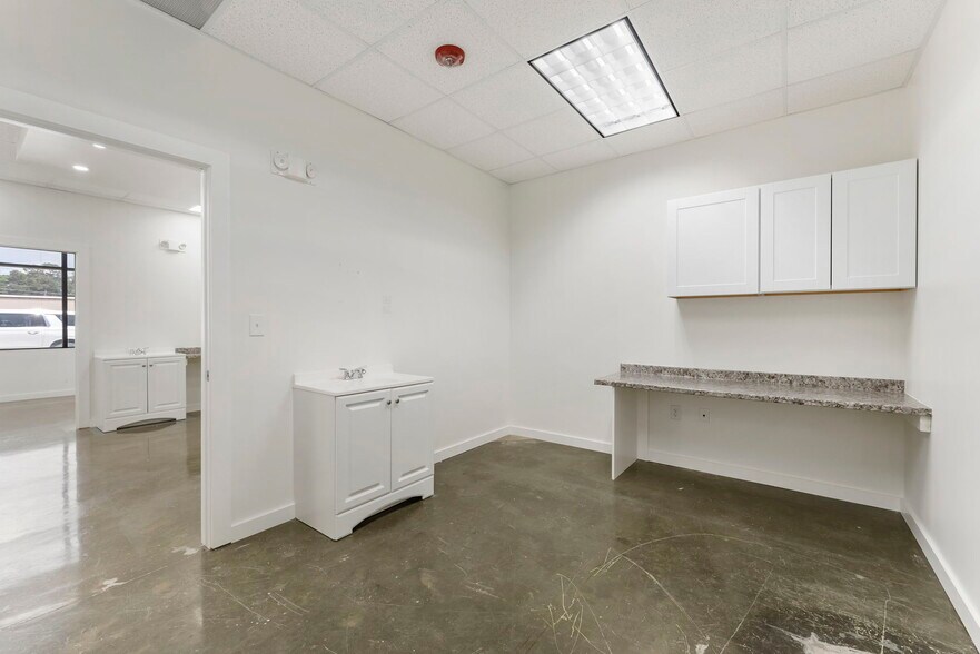 More Photos Of 26211 I-45, Spring Office For Lease