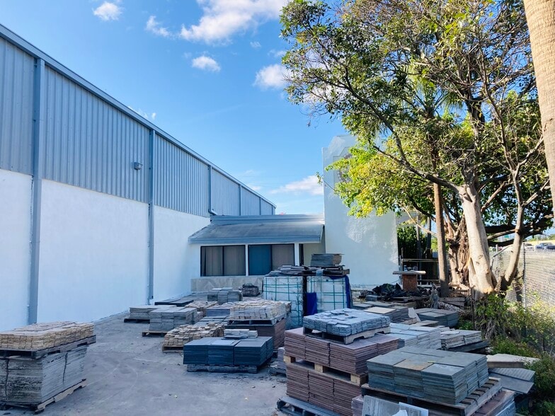 More Photos Of 1800 4th Avenue Ext, Lake Worth Beach Warehouse For Lease