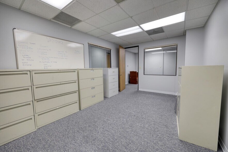 More Photos Of 2929 Mossrock Dr, San Antonio Office For Lease