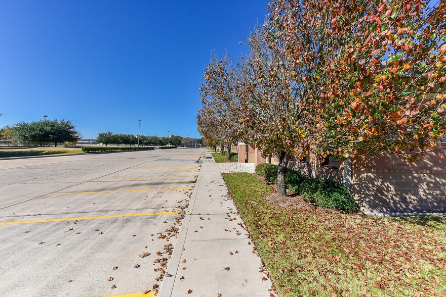 More Photos Of 5751 Blythewood St, Houston Unknown For Lease