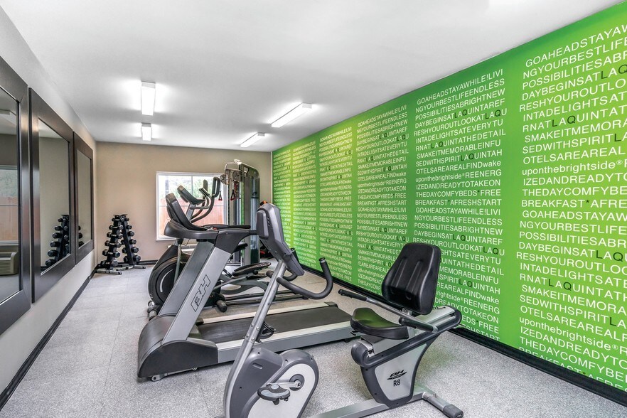 More Photos Of 15 Chateau Dr SE, Rome Hotel For Sale