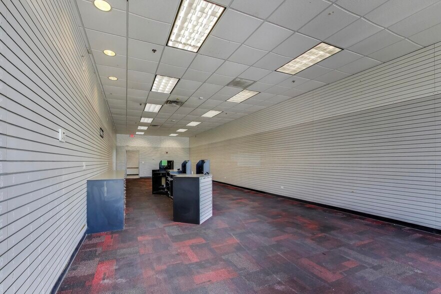 More Photos Of 17923-17927 Halsted St, Homewood Unknown For Lease