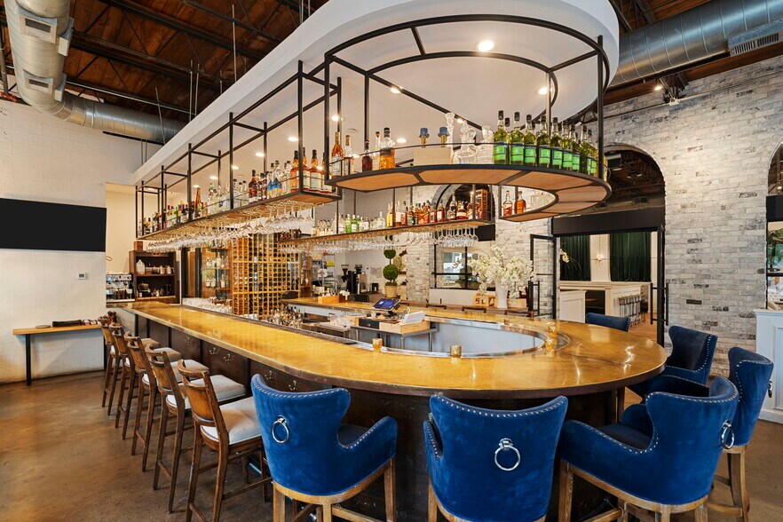 More Photos Of 1344 Yale St, Houston Restaurant For Sale