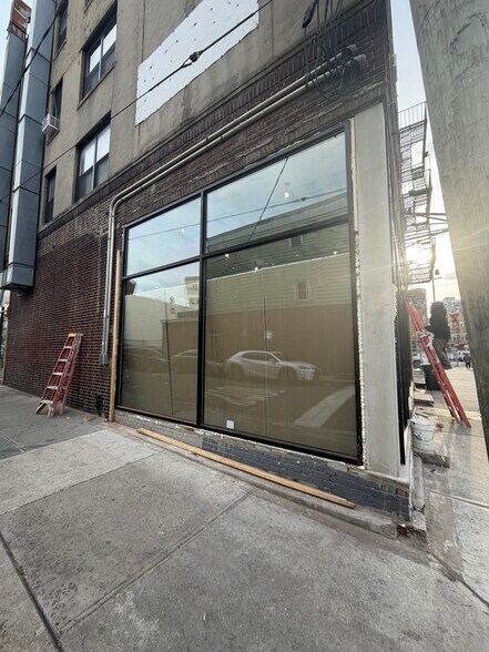 More Photos Of 364 Summit Ave, Jersey City Storefront For Lease