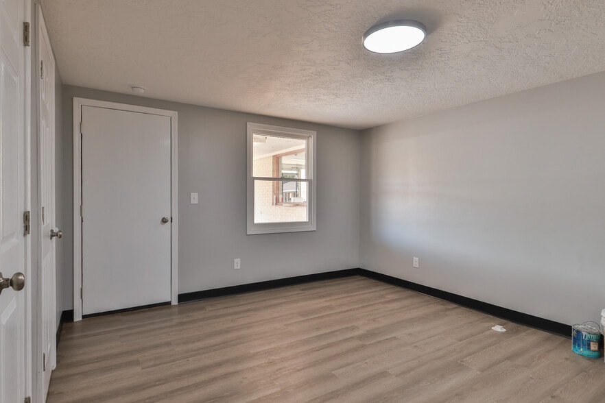 More Photos Of 551 Elm St, Martin Hotel For Sale