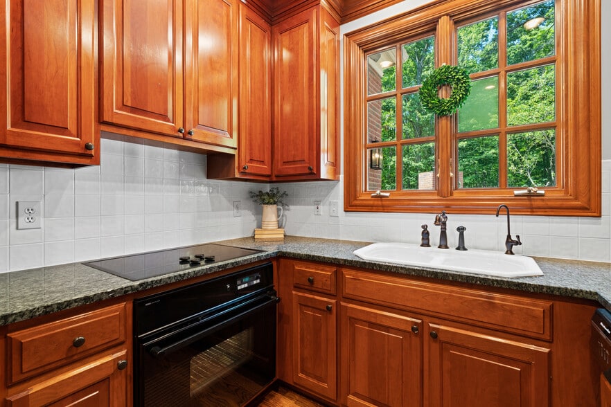 More Photos Of 5455 Plantation Rd, Sunbury Lodge Meeting Hall For Sale