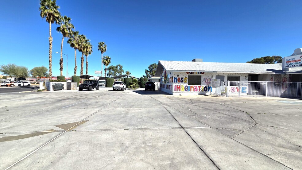 More Photos Of 3525 E Sunset Rd, Las Vegas Schools For Lease