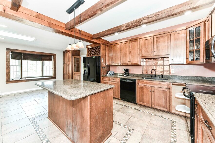 More Photos Of 173 Main St, Stanardsville Flex For Sale