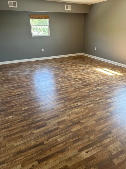 More Photos Of 3100 Fitzgerald Industrial Dr, Bowling Green Warehouse For Lease