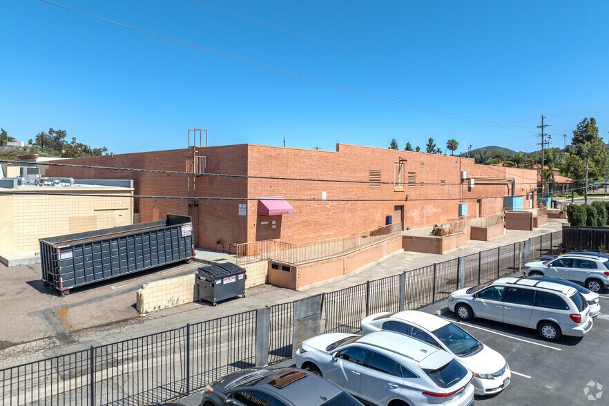 More Photos Of 913-959 E Vista Way, Vista Freestanding For Sale