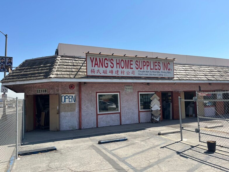 Primary Photo Of 12314 Valley Blvd, El Monte Showroom For Lease