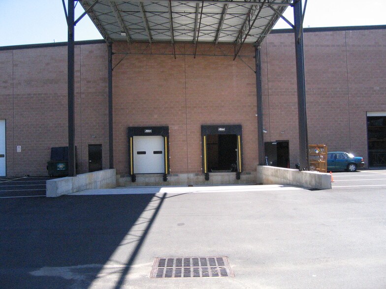 More Photos Of 16 Wright Way, Oakland Warehouse For Lease