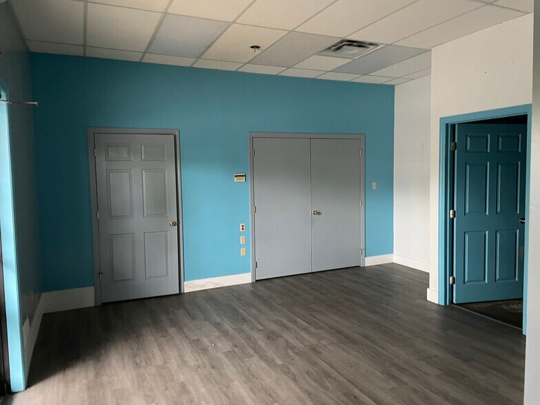 More Photos Of 362 Sand Hill Rd, Greensburg Flex For Lease