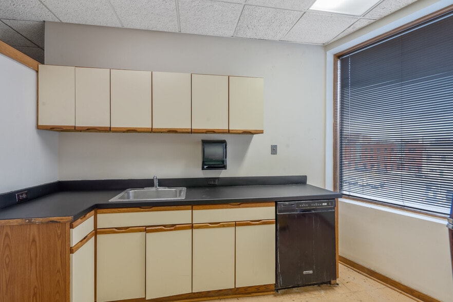 More Photos Of 344 W Genesee St, Syracuse Loft Creative Space For Lease