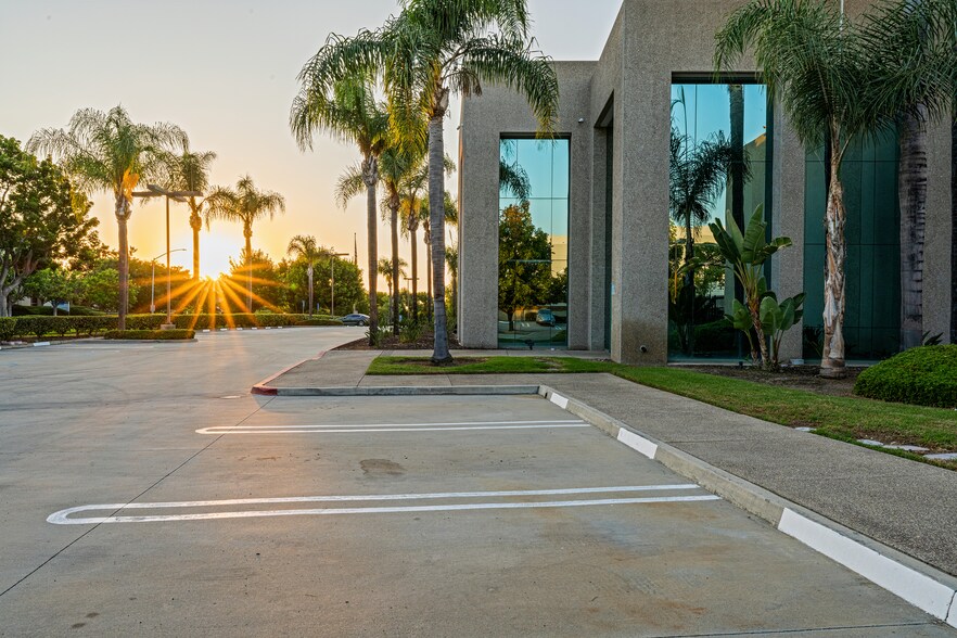 More Photos Of 13100 Danielson St, Poway Warehouse For Sale