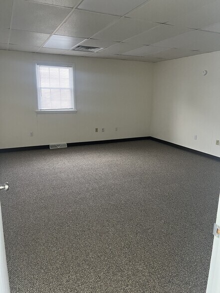 More Photos Of 12-16 Greenfield Rd, Lancaster Office For Sale