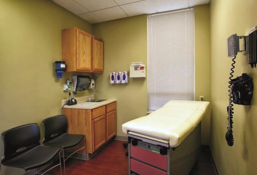 More Photos Of 1692 W Logansport, Peru Medical For Lease